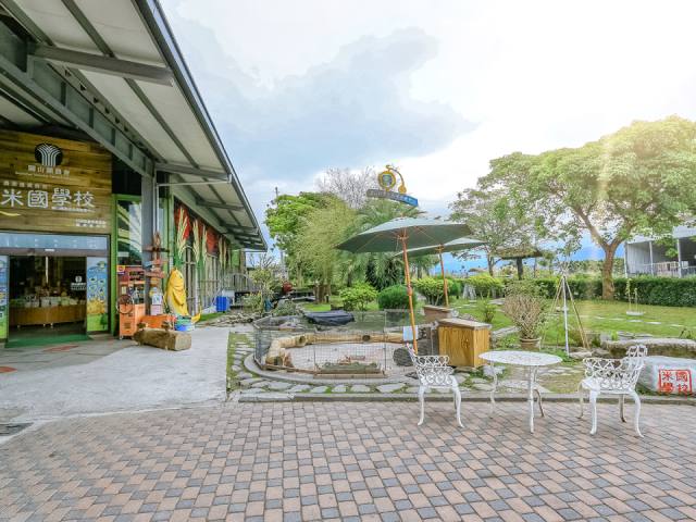 關山米國學校：中庭與座位